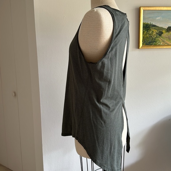 Lululemon Army Green Split Back Tank Size 10 great condition - Picture 2 of 5